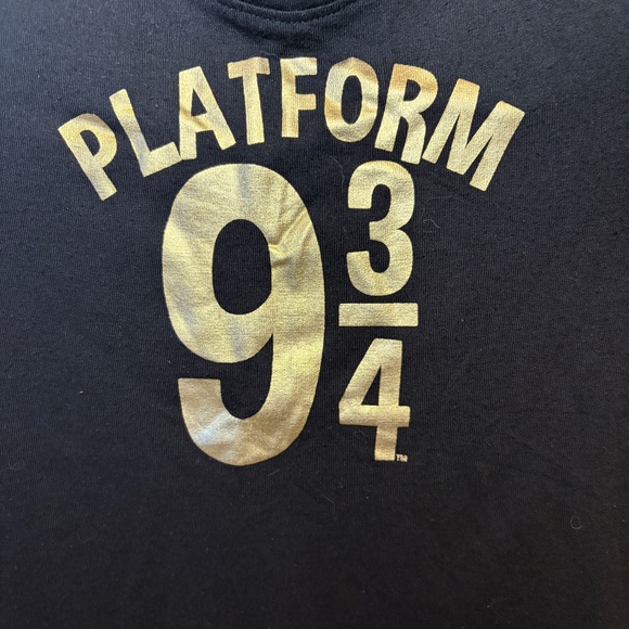 Harry Potter Girls Juniors Black T-Shirt 9 3/4 Platform Gold Metallic Size XS/S - Picture 1 of 8